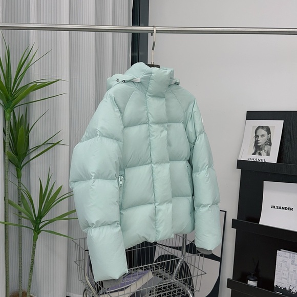 Canada Goose Junction Parke in aquamarine capsule collection - Picture 2 of 9